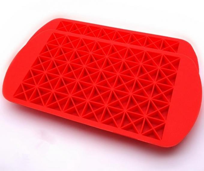 Mini Triangle Silicone Ice Cube Molds 160 Cavity Red Black Color For Freezer